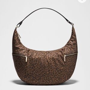 Lululemon Large Slouchy Sling Bag 13L - Leopardo Shift Desert Khaki Multi